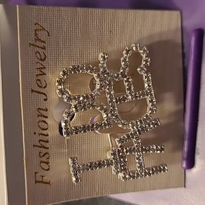 🏆Host Pick! New! Shiny Bling jewelry pin "I DO FACES" cosmetic pin